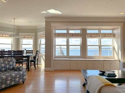 The Red Rock Beach House 🌊 Relax, Unwind & Enjoy! *Reduced Winter Rates!*