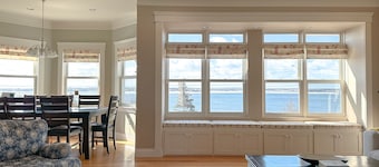 The Red Rock Beach House đ Relax, Unwind & Enjoy! *Reduced Winter Rates!*