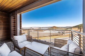 Property grounds - Real ski-in ski-out luxury townhouse with private hot tub & covered parking (Park City)