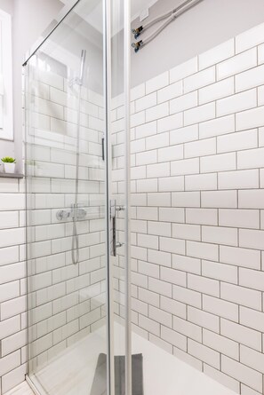 Shower, hair dryer, towels - Old Town • Studio - Unik Vacation (Tarragona)