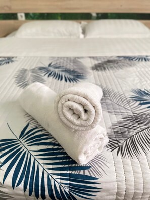 Skrivebord, skrivebord for bærbar PC og blendingsgardiner