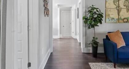 Heart of Fountain Inn: 2BR Gem