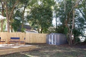 Outdoor dining - Heart of Fountain Inn: 2BR Gem (Fountain Inn)