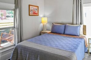 2 bedrooms, desk, iron/ironing board, WiFi - Heart of Fountain Inn: 2BR Gem (Fountain Inn)