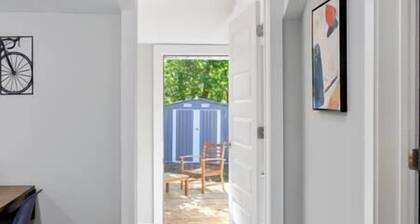 Heart of Fountain Inn: 2BR Gem