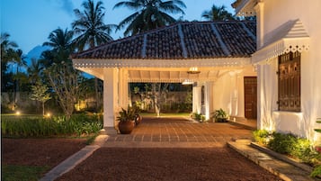 Fachada de la propiedad