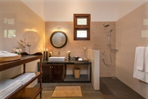 Deluxe Double Room, Garden View | Bathroom - Ceylo Villas (Induruwa)