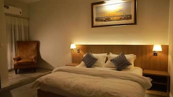 Bureau, chambres insonorisées, fer et planche à repasser, Wi-Fi gratuit