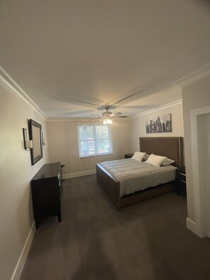 8 soveværelser, skrivebord, weekendseng, gratis Wi-Fi