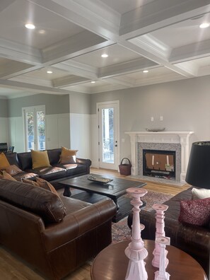 Smart-tv, pejs, videospil, bordfodbold