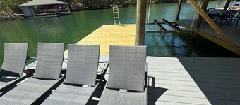 NEW 2024! LUXURY LAKEFRONT!Chef's Kitchen, Elevator, Firepit, Bar, Gameroom!