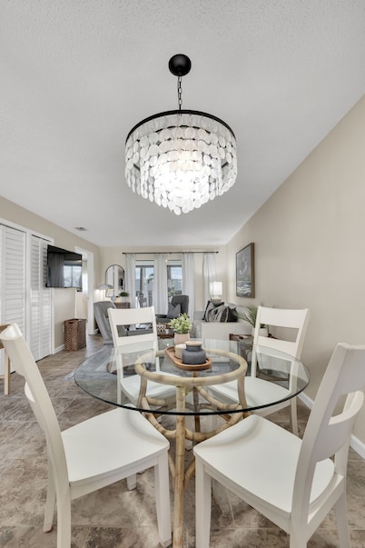 Renovated 5-Star Condo - Pool & Tennis – Near Fort Myers Beach
