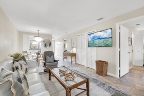 Smart TV - Renovated 5-Star Condo - Pool & Tennis – Near Fort Myers Beach (Fort Myers)