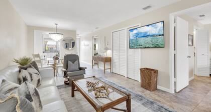 Completely Renovated 2 bed, 5 Star Condo. Pool and Tennis Close to the Beach