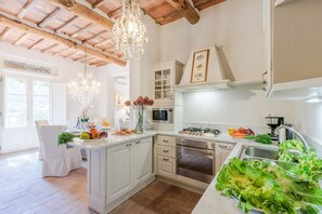 Refrigerador, microondas, horno, lavavajillas