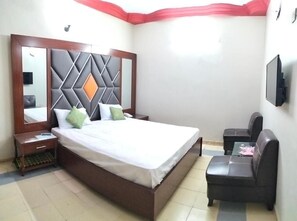 Quarto casal luxo | Ferros/tábuas de passar roupa, Wi-Fi de cortesia