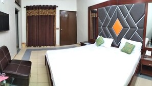 Quarto casal luxo | Ferros/tábuas de passar roupa, Wi-Fi de cortesia