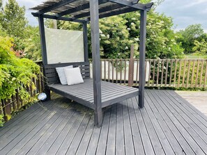 Terrace/patio - Cosy Remote Cabin with Hot tub and Swimming Pool in vast private space, for 10 (Little Downham)