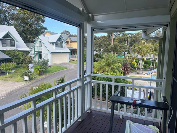Property grounds - Lakeside Terrace Plus Raffertys Resort a Four Star Apt. (Cams Wharf)