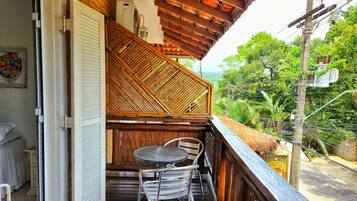 Quarto Duplo com Varanda | Frigobar, quartos à prova de som, Wi-Fi de cortesia, roupa de cama