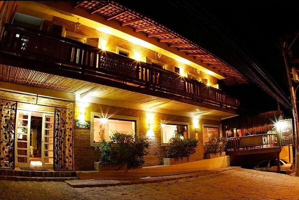 Fachada del alojamiento - Noche