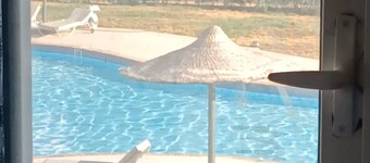 A quiet apartment ( 100 M ) located in a beautiful resort 