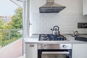 Fridge, oven, stovetop, dishwasher - Casa Iago - My Rental Homes (Sorrento)