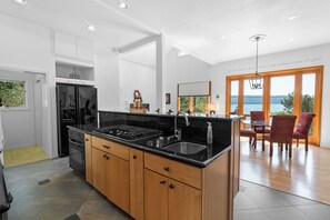 Basic Cabin | Private kitchen | Microwave - Amazing Grace (Fawnskin)