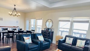 Living area - Unobstructed Ocean View, 4BR Beach House, Sleeps 12, Pet Friendly. (Surfside Beach)