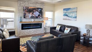 Living area - Unobstructed Ocean View, 4BR Beach House, Sleeps 12, Pet Friendly. (Surfside Beach)