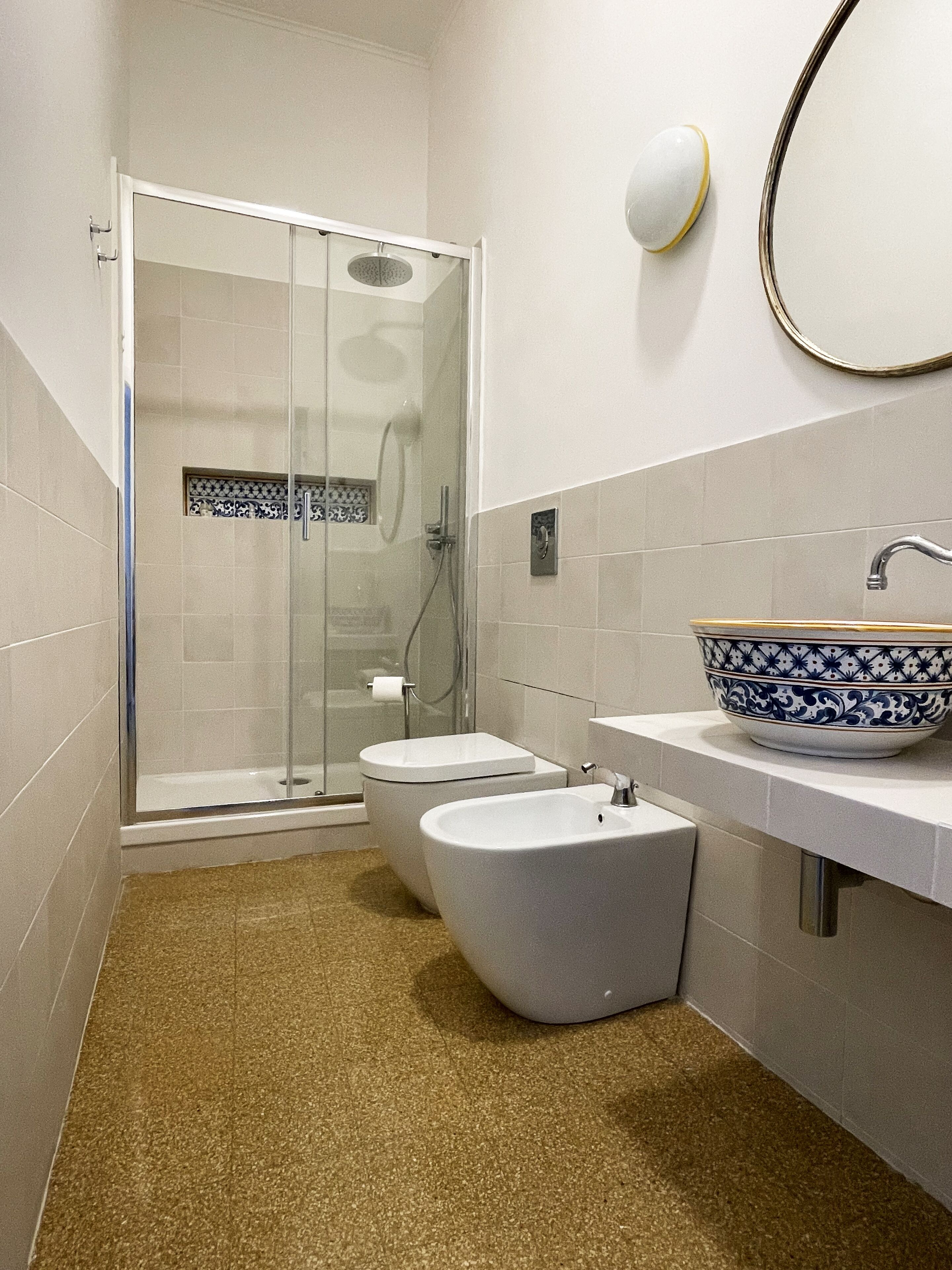 Exclusive-Doppel- oder -Zweibettzimmer | Badezimmer | Dusche, Regendusche, Haartrockner, Bidet