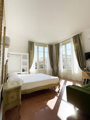 Premium bedding, down duvets, in-room safe, individually decorated - ISOLA (Messina)