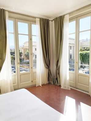 全景双人房 | 高档床上用品、羽绒被、客房内保险箱、特色装修