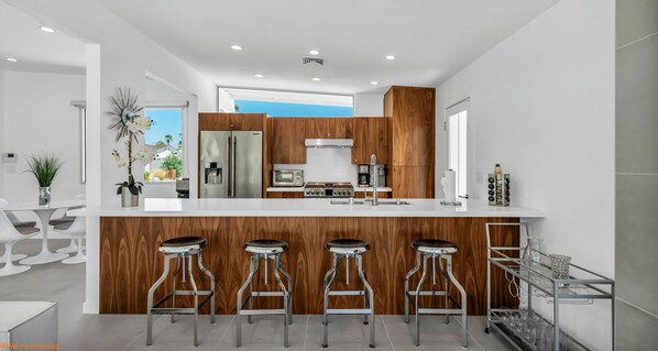 Fridge, microwave, oven, stovetop - Spectacular 1,450 SF Midcentury Modern Home for Rent (Palm Springs) (Palm Springs)