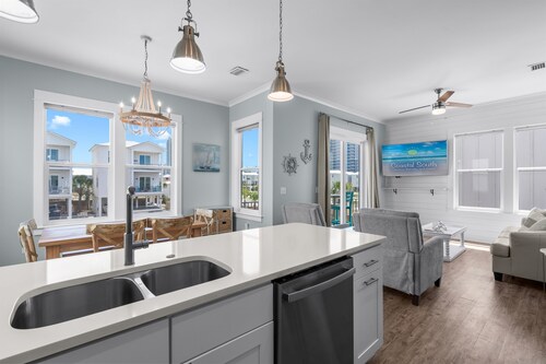 Pet Friendly Cottage - Heated Pool - Sleeps 10!