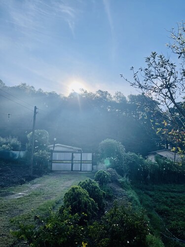 Guest House in Nuwara Eliya with Green View