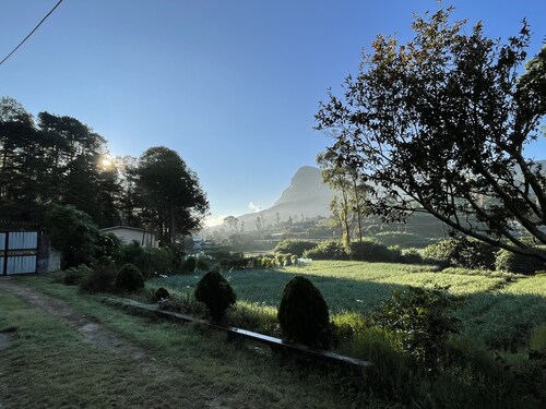 Guest House in Nuwara Eliya with Green View