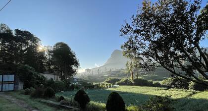 Guest House in Nuwara Eliya with Green View