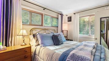 1 Schlafzimmer, Schreibtisch, Bügeleisen/Bügelbrett, Reisekinderbett