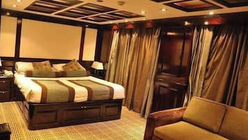 Premium bedding, Select Comfort beds, minibar, desk