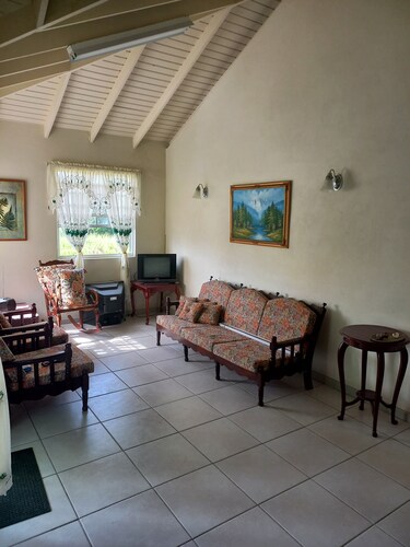 Relaxing vacation home getaway where you can experience local Barbadian culture 