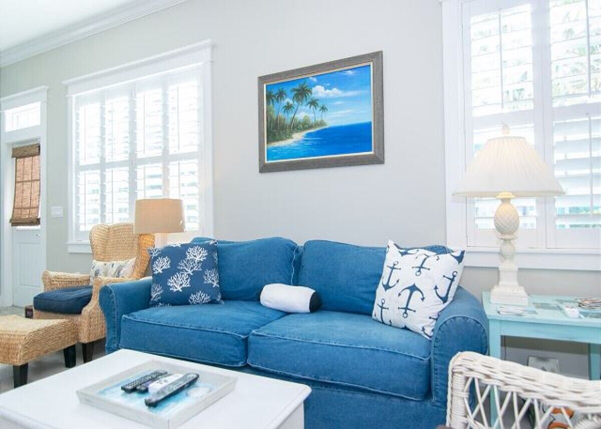 Romantic, Cute Cottage On Anna Maria Island. Close To Everything. Pet Friendly! - Holmes Beach, FL