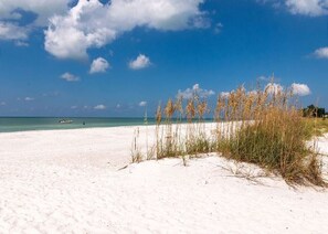 Solsenger og strandhåndklær
