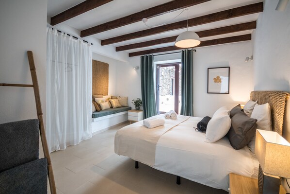 8 bedrooms, in-room safe, iron/ironing board, travel crib