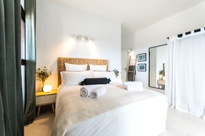 8 chambres, coffre-fort, fer et planche à repasser, lit de bébé portatif