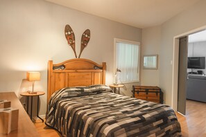 4 bedrooms, iron/ironing board, free WiFi, bed sheets