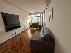 Living area - Belissimo Apartamento com Vista Para a Praia de Copacabana - Rio de Janeiro (Rio de Janeiro)