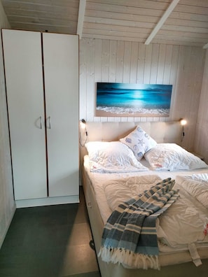 6 bedrooms, iron/ironing board, travel cot, free WiFi