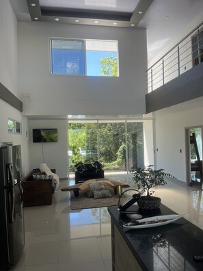 Interior - Finca Casa Blanca Doradal !A 3 Minutos del Parque Tematico Hacienda Napoles! (Doradal)