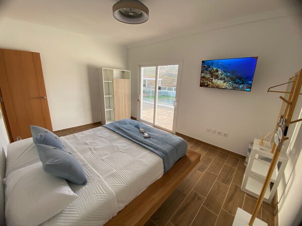 2 habitaciones, tabla de planchar con plancha, wifi y ropa de cama